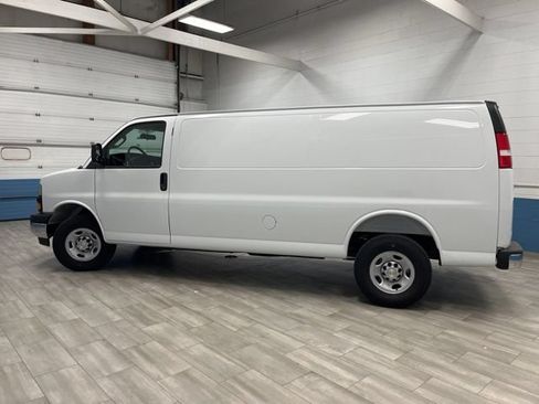 New 2026 Chevrolet Express 3500 Extended w/ Driver Convenience Package RWD image 4