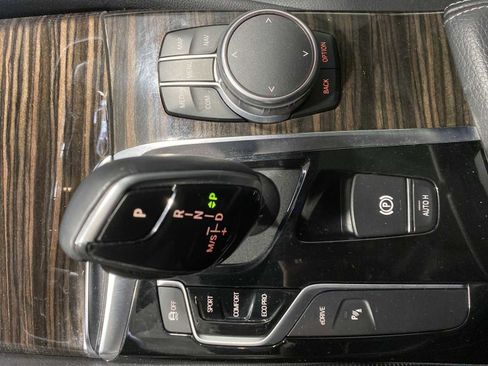 Used 2019 BMW 530e xDrive w/ Convenience Package image 17