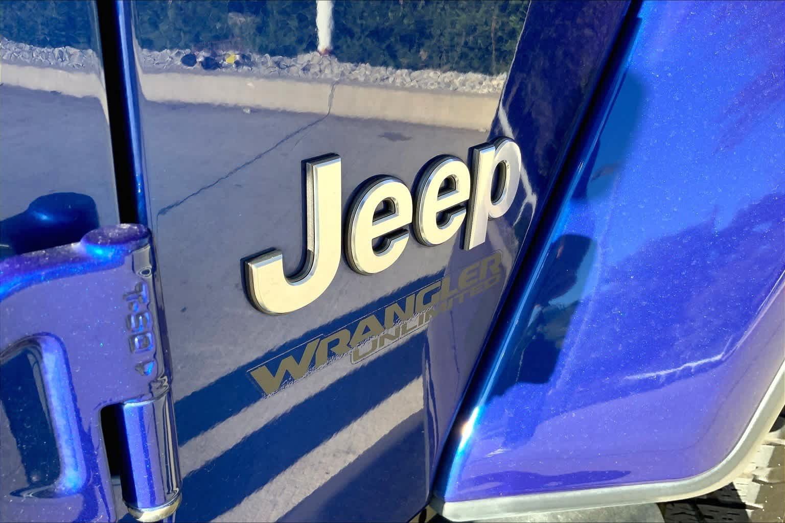 Used 2020 Jeep Wrangler Unlimited Sahara AWD/4WD image 29