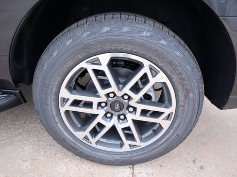 New 2025 Ford Expedition Active image 23