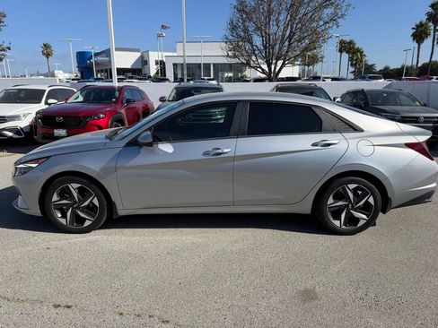 Used 2023 Hyundai Elantra SEL w/ Convenience Package FWD image 2