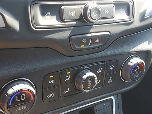 Certified 2024 GMC Terrain SLE w/ Driver Convenience Package FWD image 28