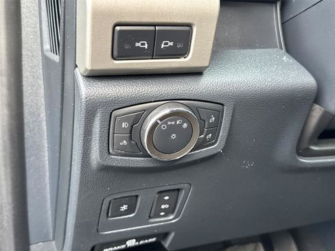 Certified 2022 Ford F350 Lariat w/ Lariat Ultimate Package image 27