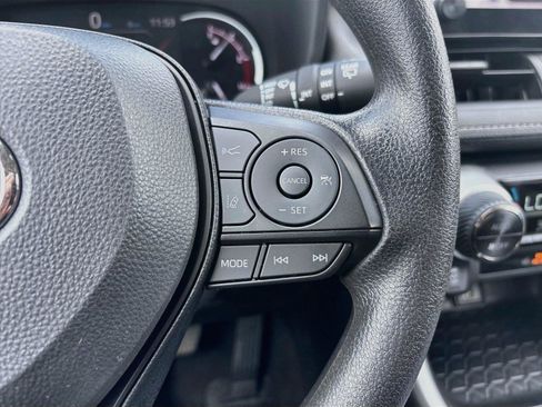 Used 2025 Toyota RAV4 XLE AWD/4WD image 31