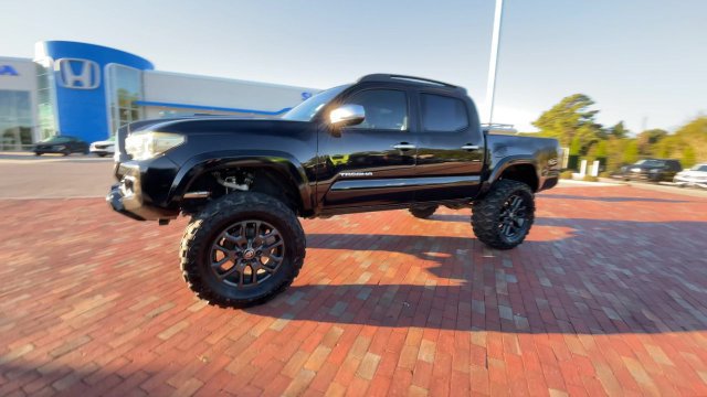 Used 2023 Toyota Tacoma TRD Sport w/ Advanced Technology Package AWD/4WD image 5