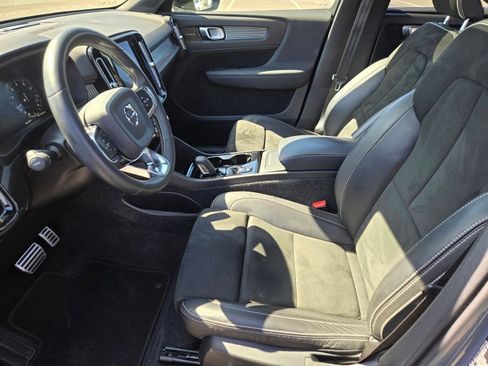 Used 2021 Volvo XC40 T4 R-Design w/ Advanced Package image 10