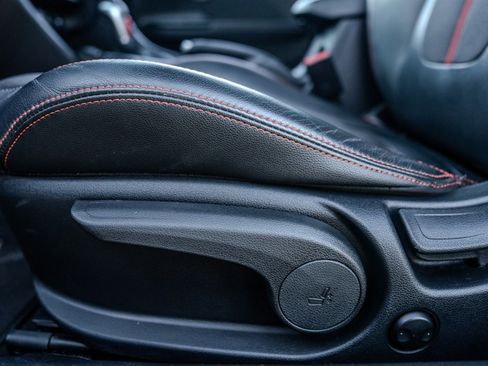 Used 2019 Hyundai Veloster Turbo image 28