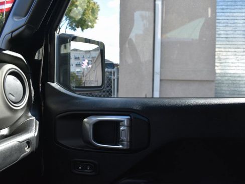 Used 2022 Jeep Gladiator Sport image 20