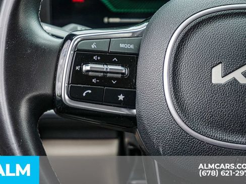 Used 2025 Kia Carnival FWD image 31