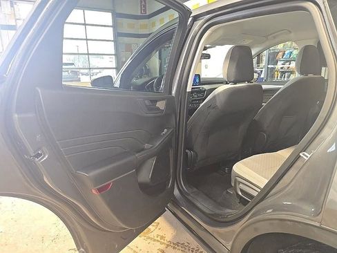 Used 2022 Ford Escape SE image 24