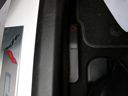 Used 2016 Chevrolet Corvette Z06 w/ Battery Protection Package image 21