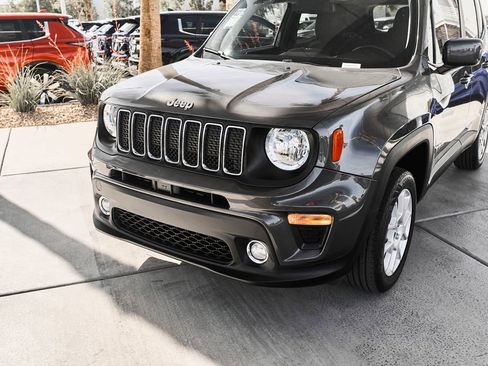 Used 2020 Jeep Renegade Latitude w/ UConnect 8.4 Nav Group AWD/4WD image 4
