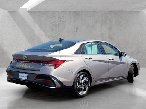 Used 2025 Hyundai Elantra SEL FWD image 5