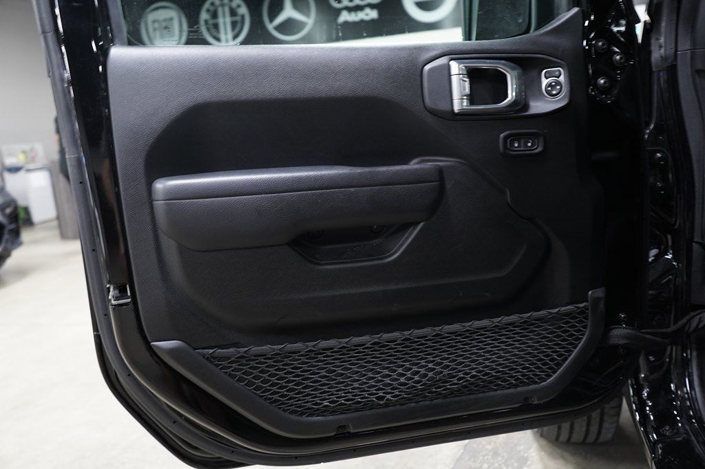 Used 2024 Jeep Wrangler Unlimited w/ Convenience Group AWD/4WD image 9