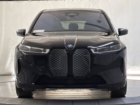 Used 2023 BMW iX xDrive50 w/ Premium Package AWD/4WD image 5