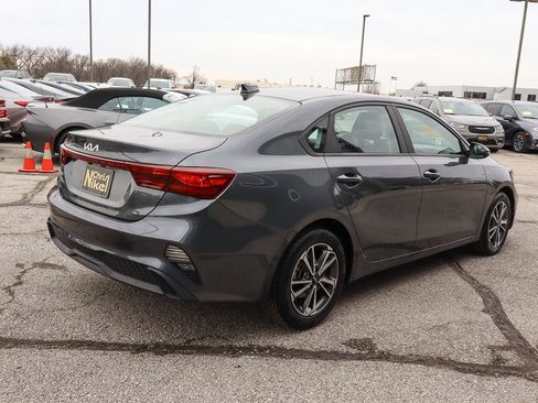 Used 2022 Kia Forte LXS w/ LXS Technology Package image 4