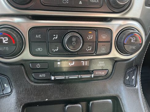 Used 2015 Chevrolet Suburban LT image 25