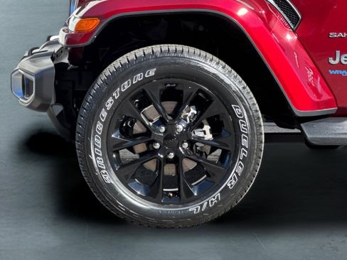 Used 2021 Jeep Wrangler Unlimited Sahara w/ Cold Weather Group image 26