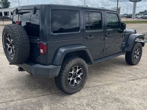 Used 2017 Jeep Wrangler Unlimited Sahara w/ Max Tow Package AWD/4WD image 5