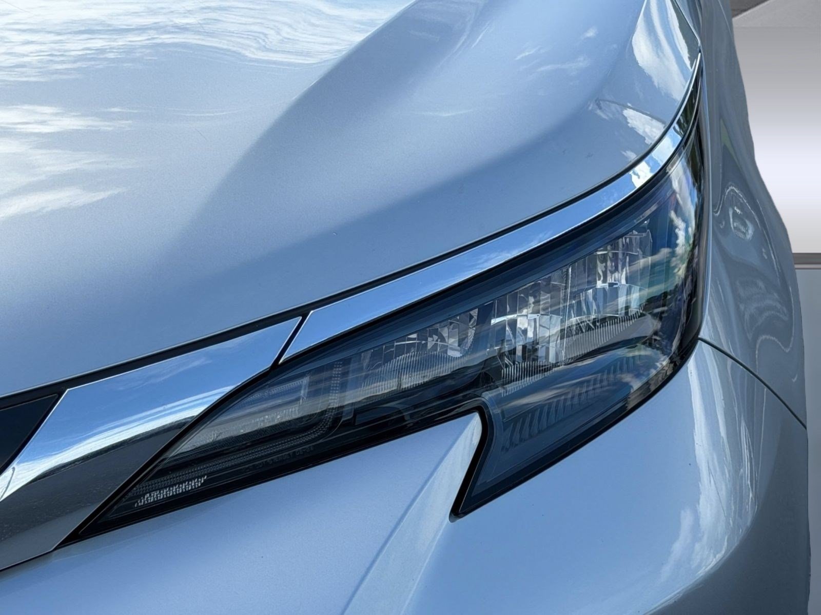 Used 2025 Toyota Sienna XLE FWD image 12