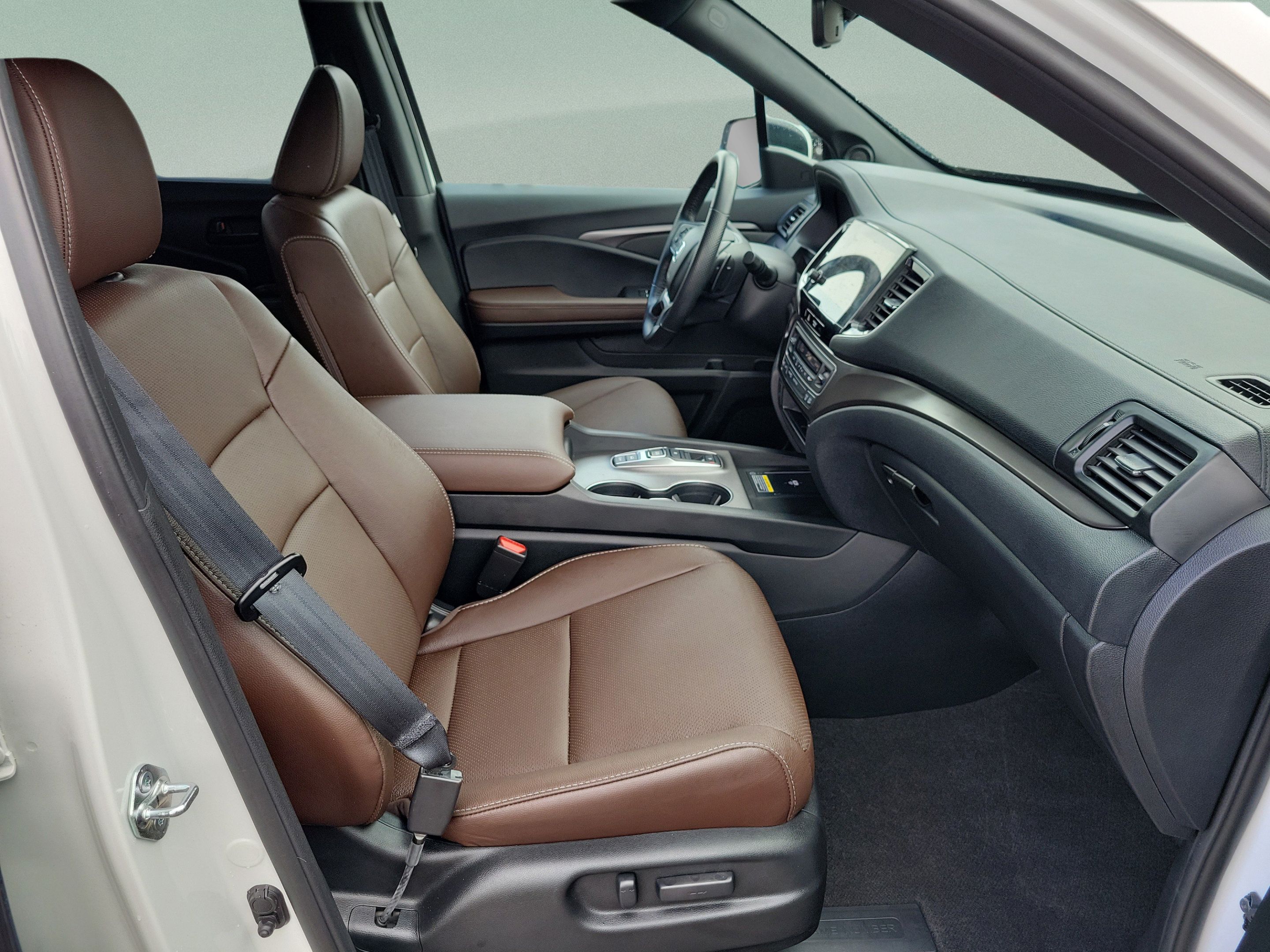 Certified 2025 Honda Passport EX-L image 18