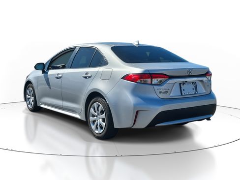 Used 2021 Toyota Corolla LE image 4