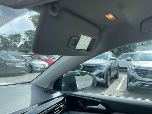 Used 2022 Volkswagen Taos S image 31