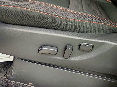 Used 2025 Nissan Frontier PRO-4X image 10