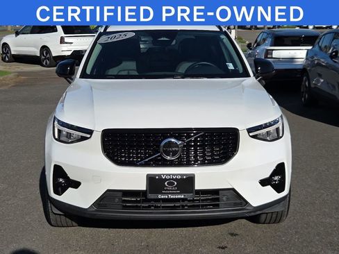 Used 2025 Volvo XC40 B5 Plus AWD/4WD image 11