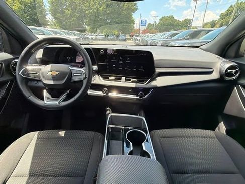 Used 2025 Chevrolet Equinox LT AWD/4WD image 28