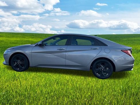 Used 2023 Hyundai Elantra SEL w/ Preferred Accessory Package image 2