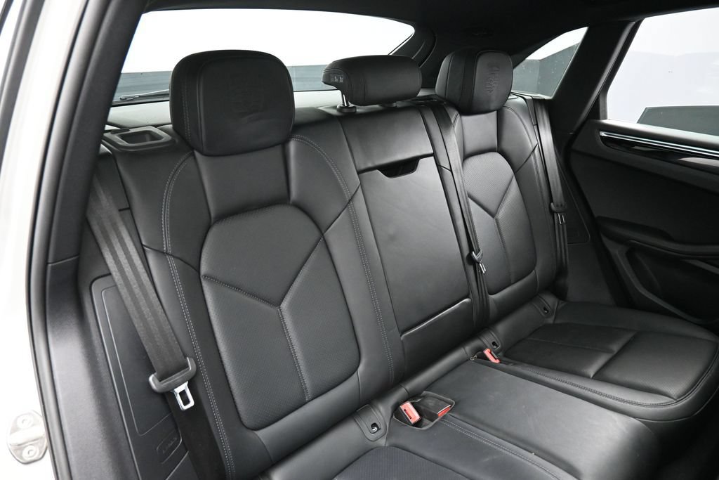 Certified 2023 Porsche Macan Turbo AWD/4WD image 27