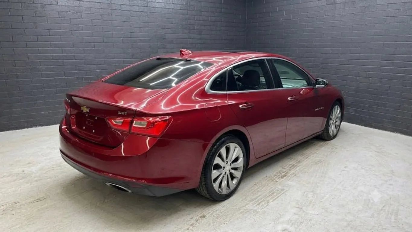 Used 2017 Chevrolet Malibu Premier w/ Premier Sun and Wheel Package FWD image 3