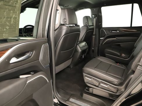 Used 2024 Cadillac Escalade Luxury AWD/4WD image 32