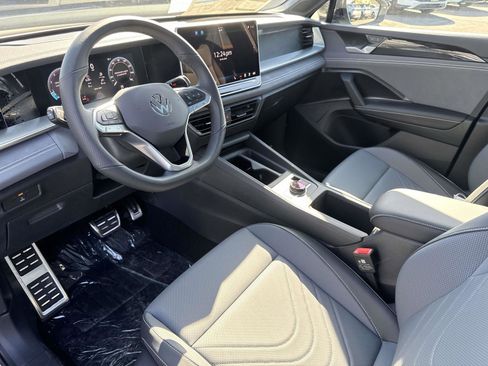 New 2026 Volkswagen Tiguan SE R-Line FWD image 12