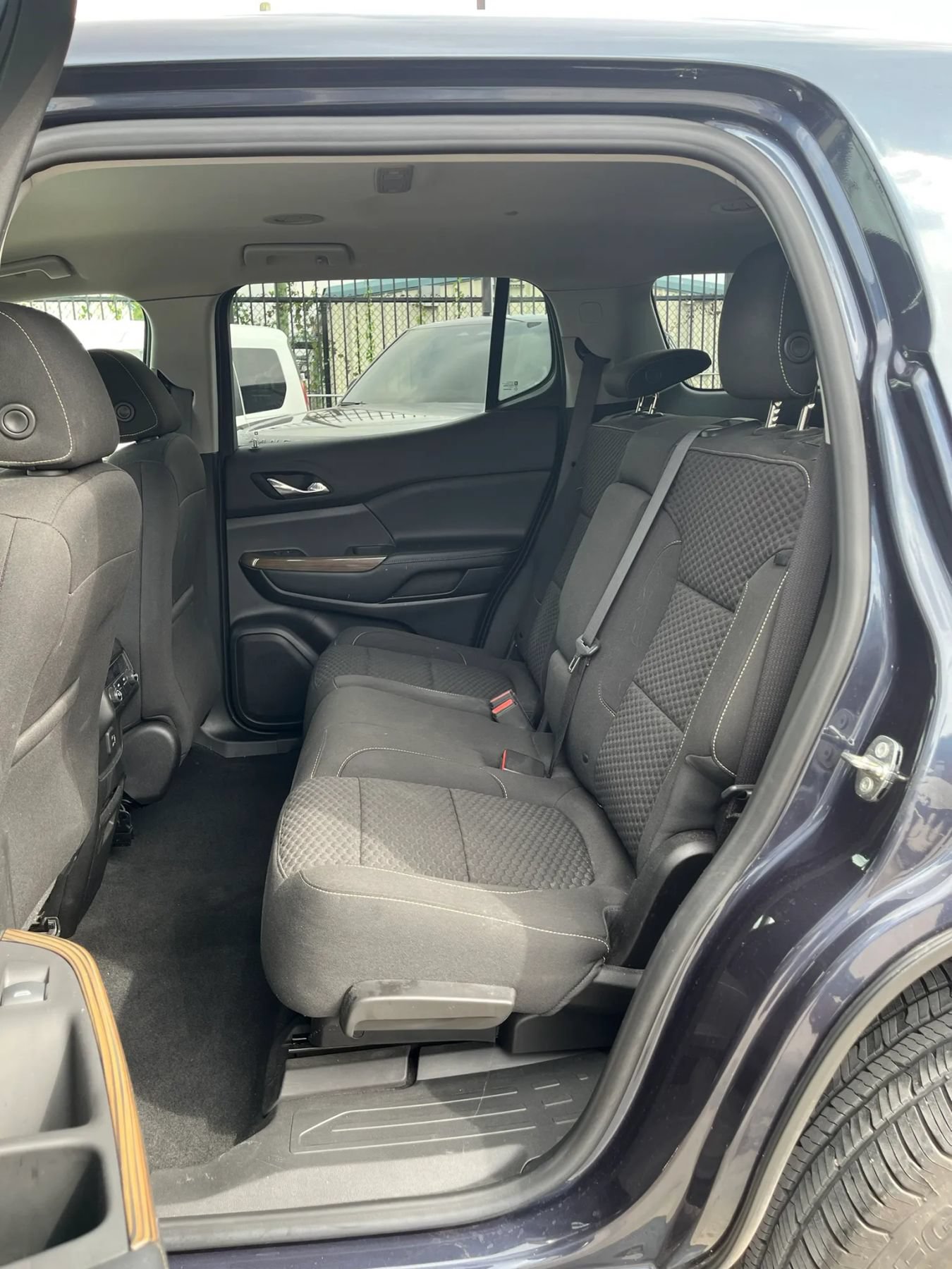 Used 2019 GMC Acadia SLE AWD/4WD image 32