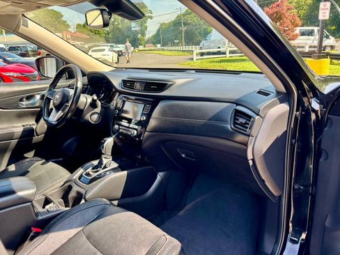 Used 2018 Nissan Rogue SL w/ Premium Package AWD/4WD image 13