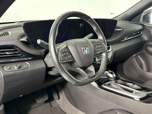 Used 2025 Buick Envista Sport Touring w/ Experience Buick Package FWD image 3