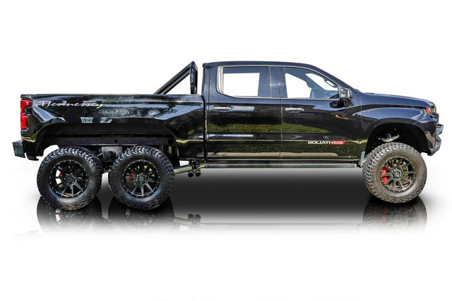 Used 2019 Chevrolet Silverado 1500 High Country w/ Technology Package AWD/4WD image 2