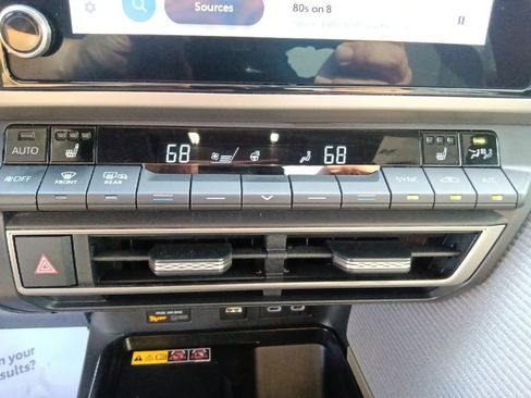 Used 2025 Toyota Camry SE w/ Convenience Package AWD/4WD image 23