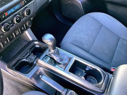 Used 2016 Toyota Tacoma TRD Sport image 16