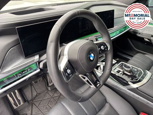 Used 2023 BMW 760i xDrive w/ Luxury Rear Seating Package AWD/4WD image 10
