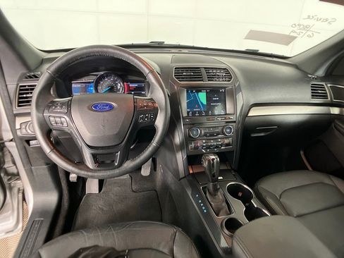 Used 2018 Ford Explorer XLT w/ Equipment Group 202A image 6