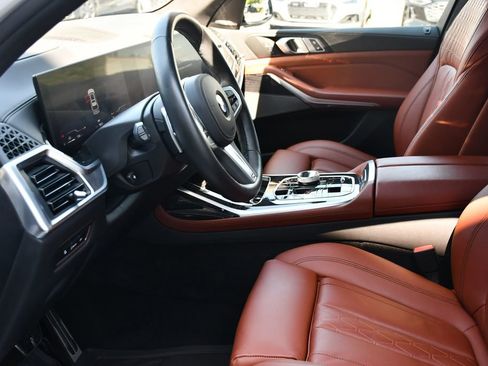 Used 2025 BMW X7 xDrive40i w/ M Sport Package AWD/4WD image 6