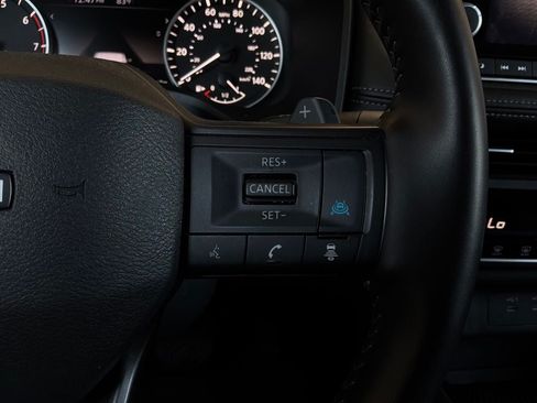 Used 2025 Nissan Rogue SV FWD image 36