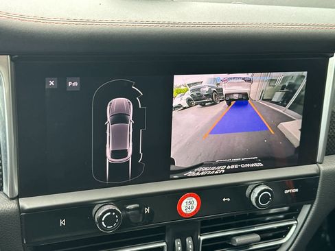 Certified 2022 Porsche Macan S image 23