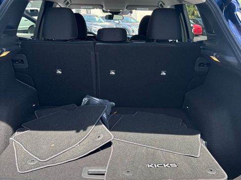 Used 2025 Nissan Kicks SV image 4