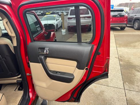 Used 2007 HUMMER H3 Adventure image 17