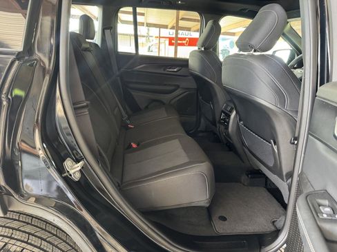 Used 2025 Jeep Grand Cherokee Laredo X w/ Luxury Tech Group I image 35