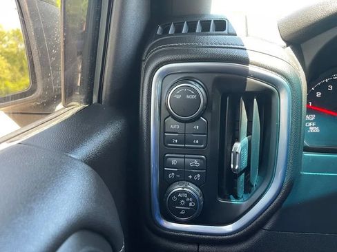 Used 2021 Chevrolet Silverado 1500 LT Trail Boss w/ Convenience Package II AWD/4WD image 31